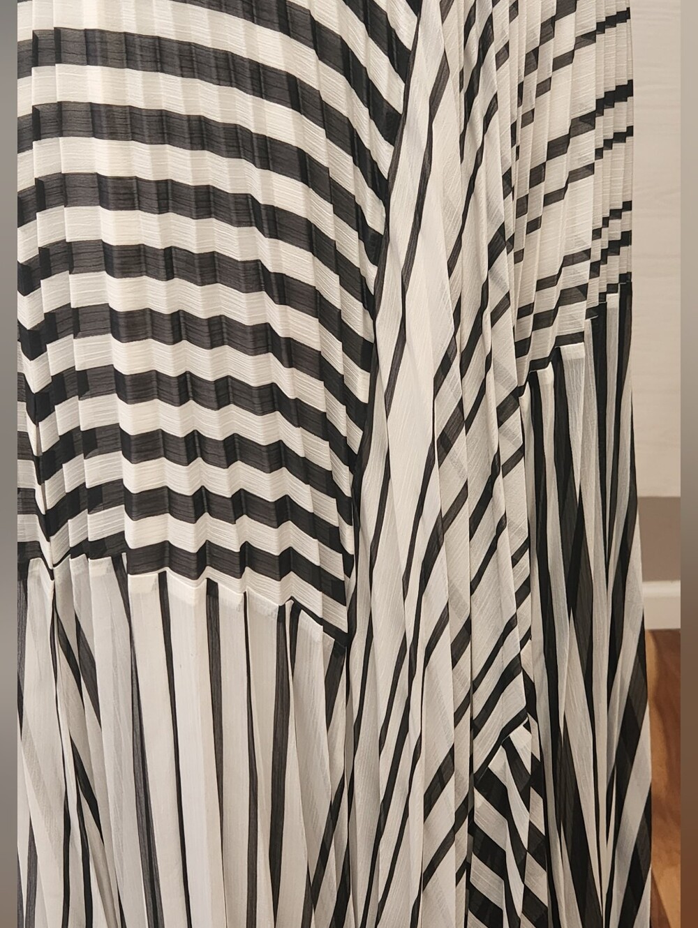 BCBGMAXAZRIA Colorblock Pleated Midi Kaitlynn Dress Multicolor Abstract Stripe - Picture 4 of 11